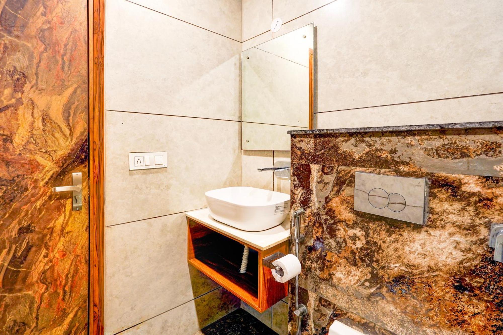 Hotel Marina Near Igi Airport Delhi Ню Делхи Екстериор снимка