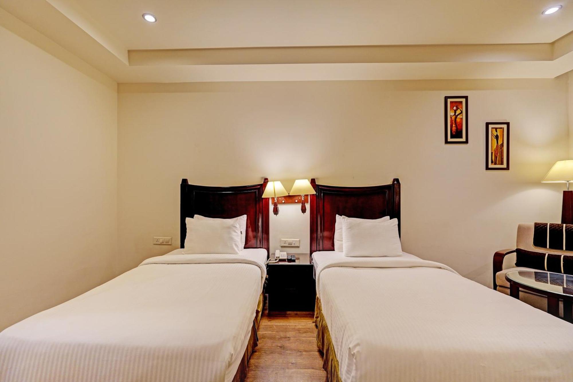 Hotel Marina Near Igi Airport Delhi Ню Делхи Екстериор снимка